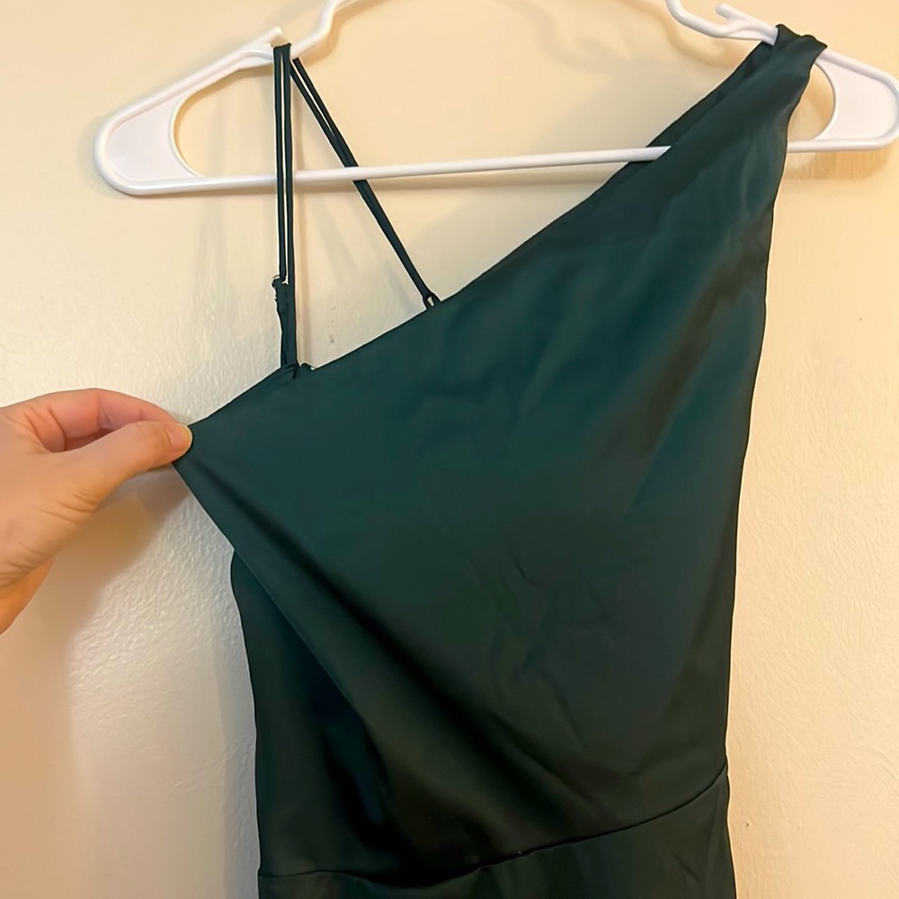 LULU's Unique Look Emerald Green Asymmetrical Backless Mini Dress Size MEDIUM - Picture 5 of 8